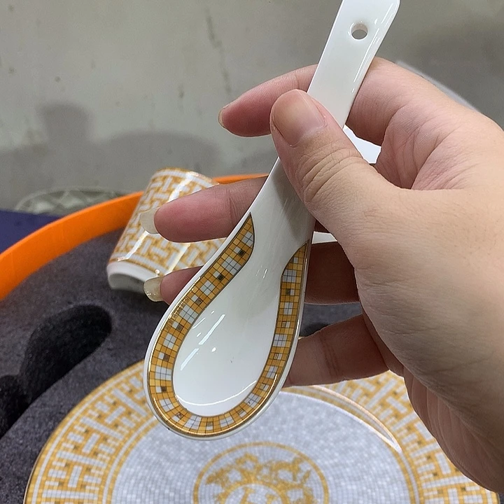 瓷片！全套服务费已打