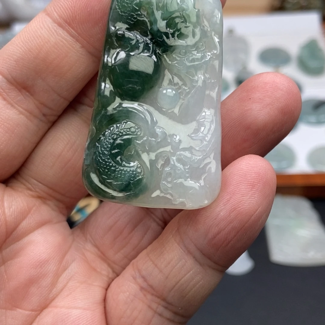 翡翠未镶嵌颈饰绿龙牌 天然缅甸A货翡翠