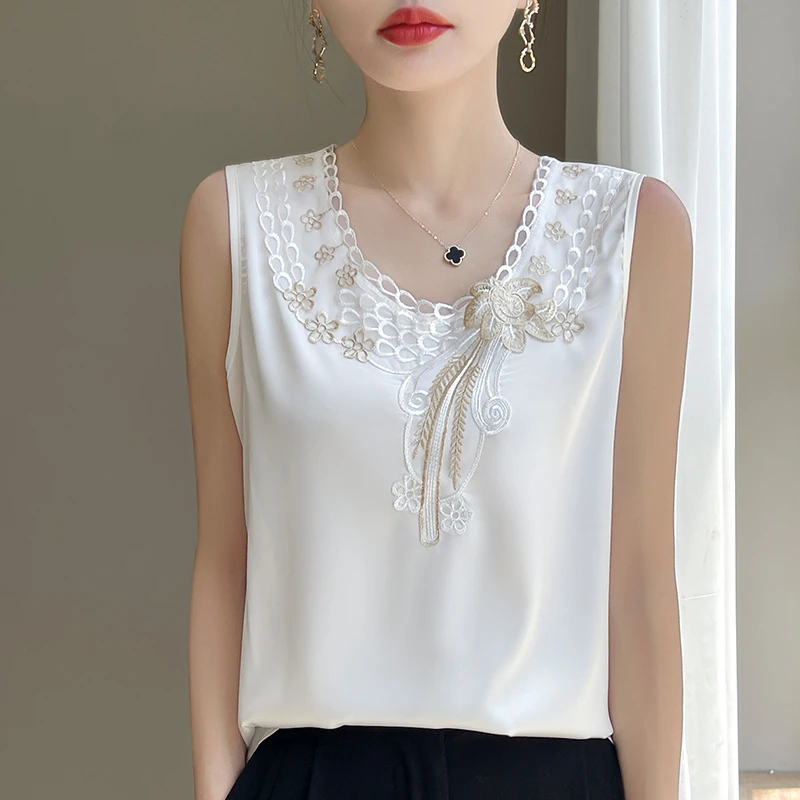 春夏新款女士缎面设计款 凤尾蕾丝显瘦背心洋气通勤风时尚内搭