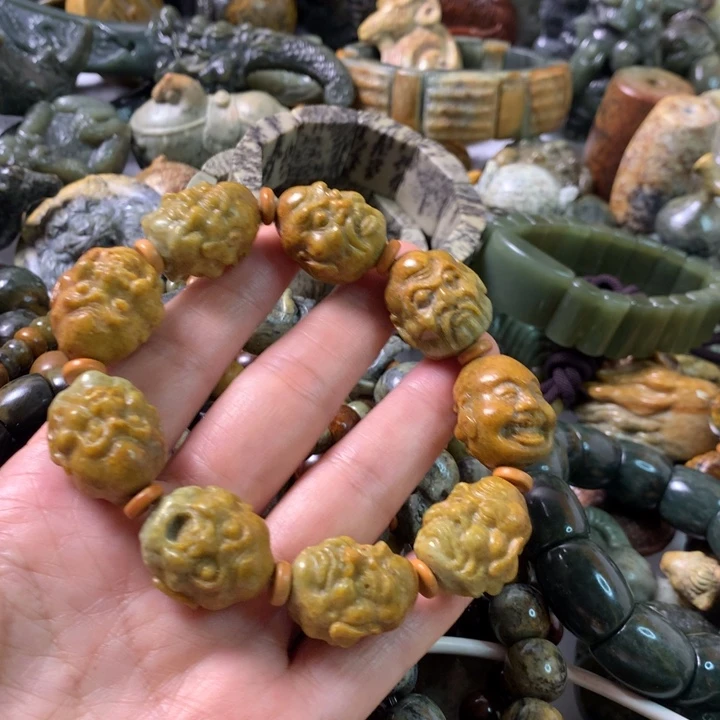 未镶嵌岫岩河磨玉（透闪石质玉）把件