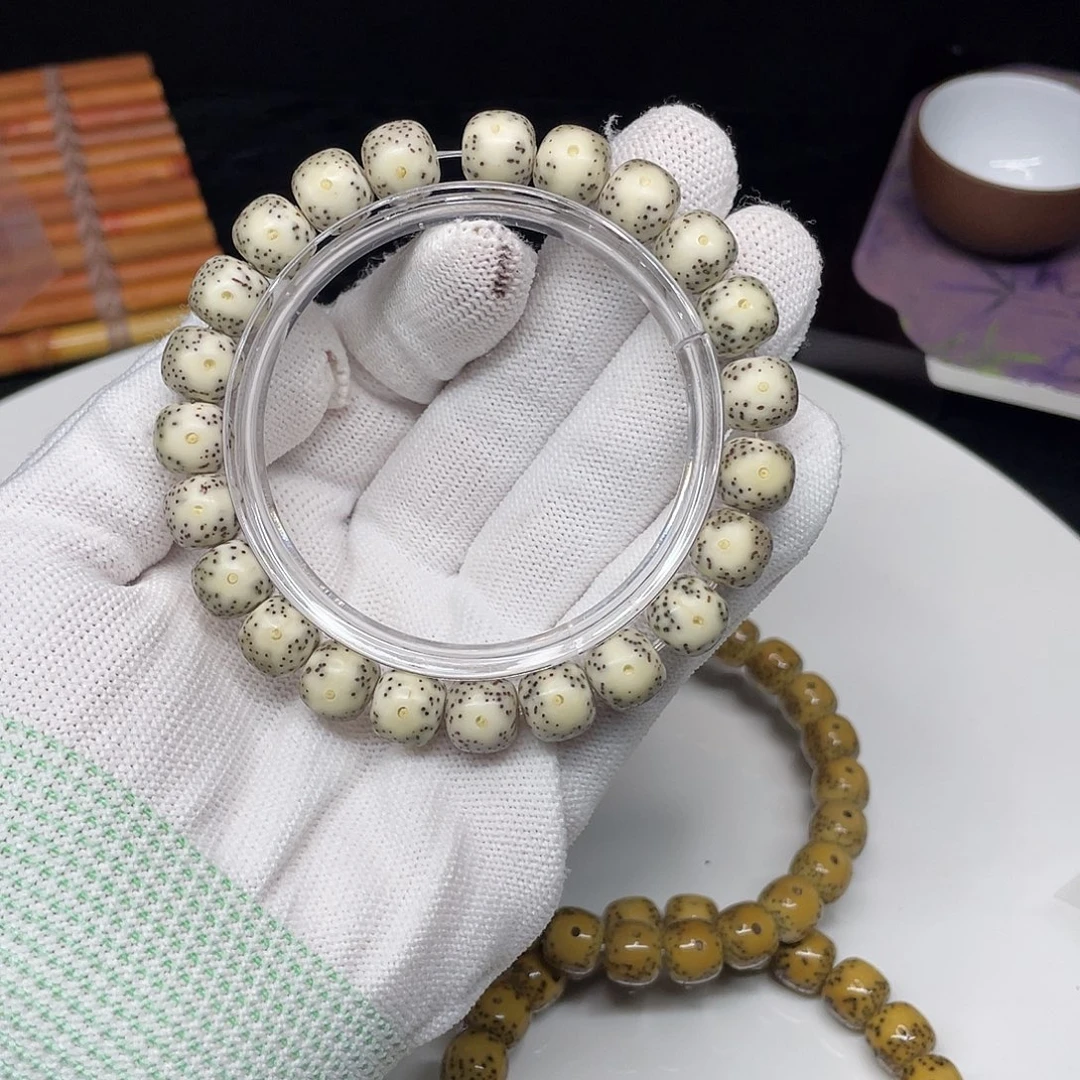 星月菩提吊坠14。10/9骨瓷白黄金瞳