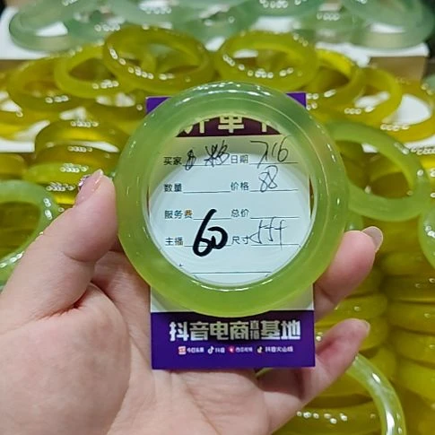 柠***多岫玉未镶嵌手镯岫玉未镶嵌手镯岫玉未镶嵌手镯