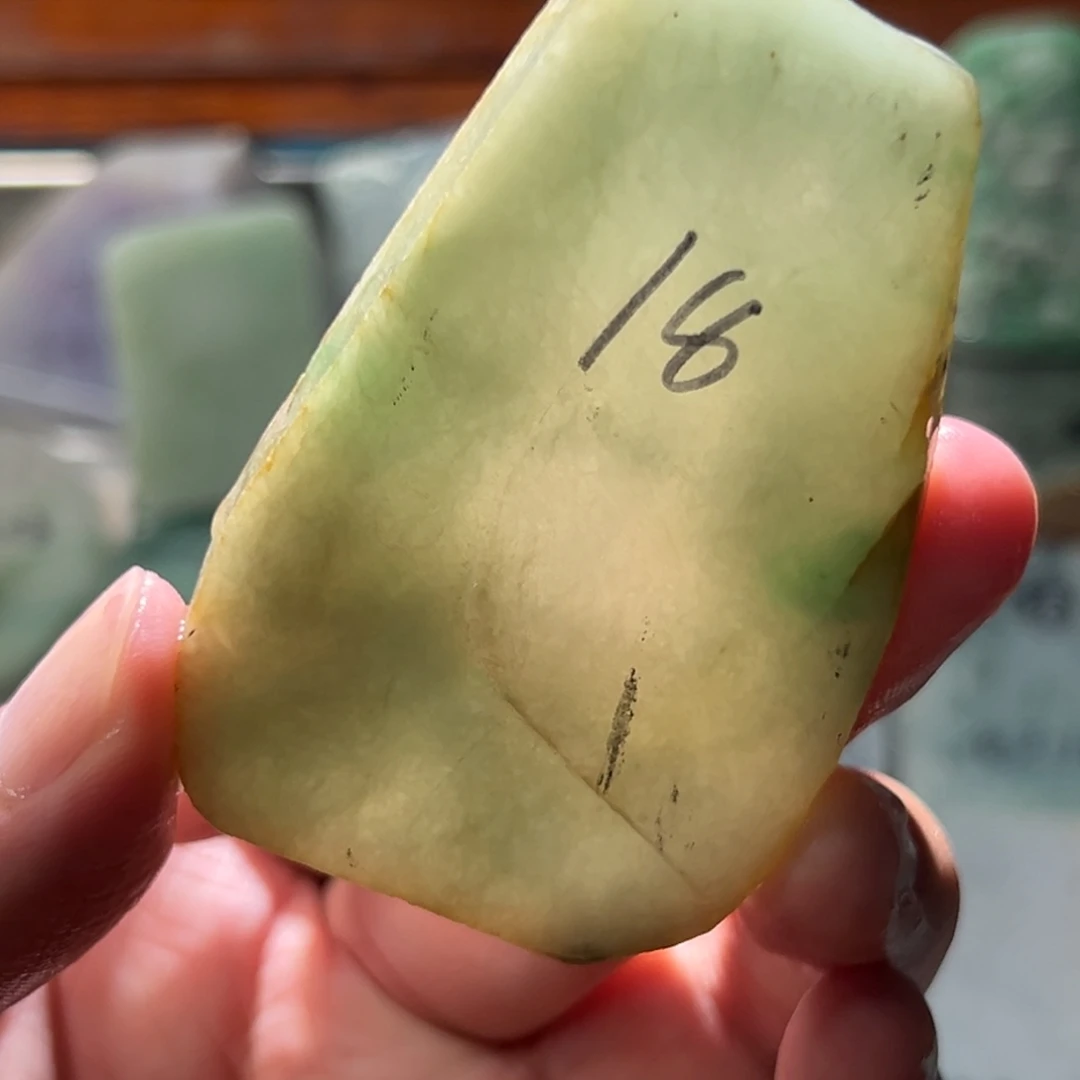 翡翠挂件未镶嵌翡翠原石