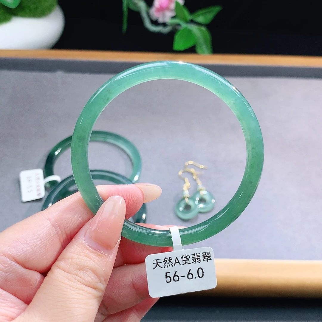 未镶嵌手镯（圆镯）翡翠