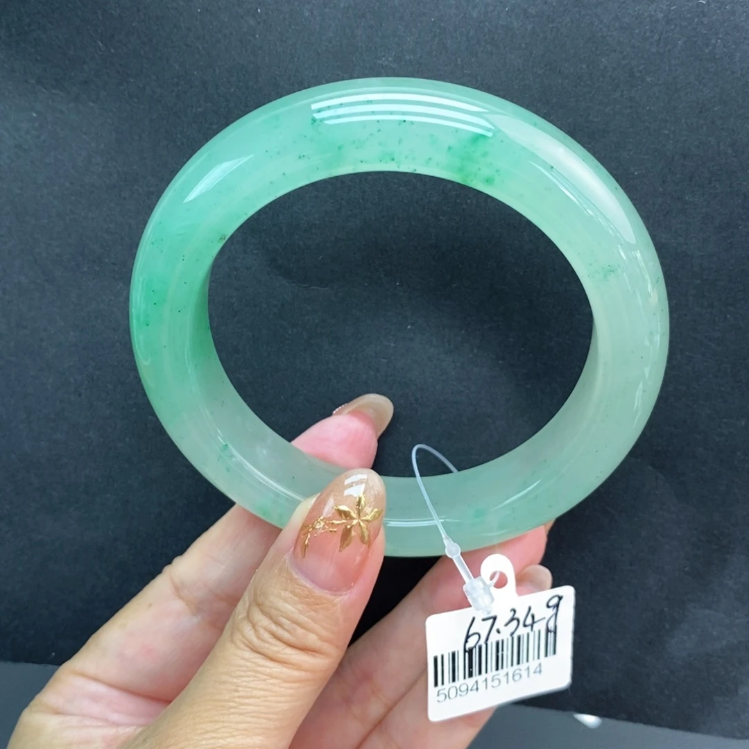 姜***妥未镶嵌手镯石英质玉