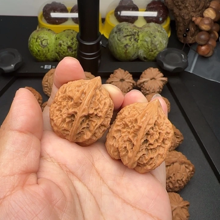 32尺全品牡丹纹文玩核桃
