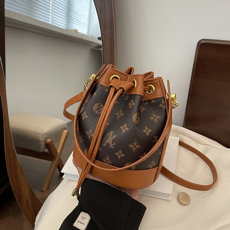【D-2】高质感2025新款小众百搭手提水桶包斜挎包女时尚bags