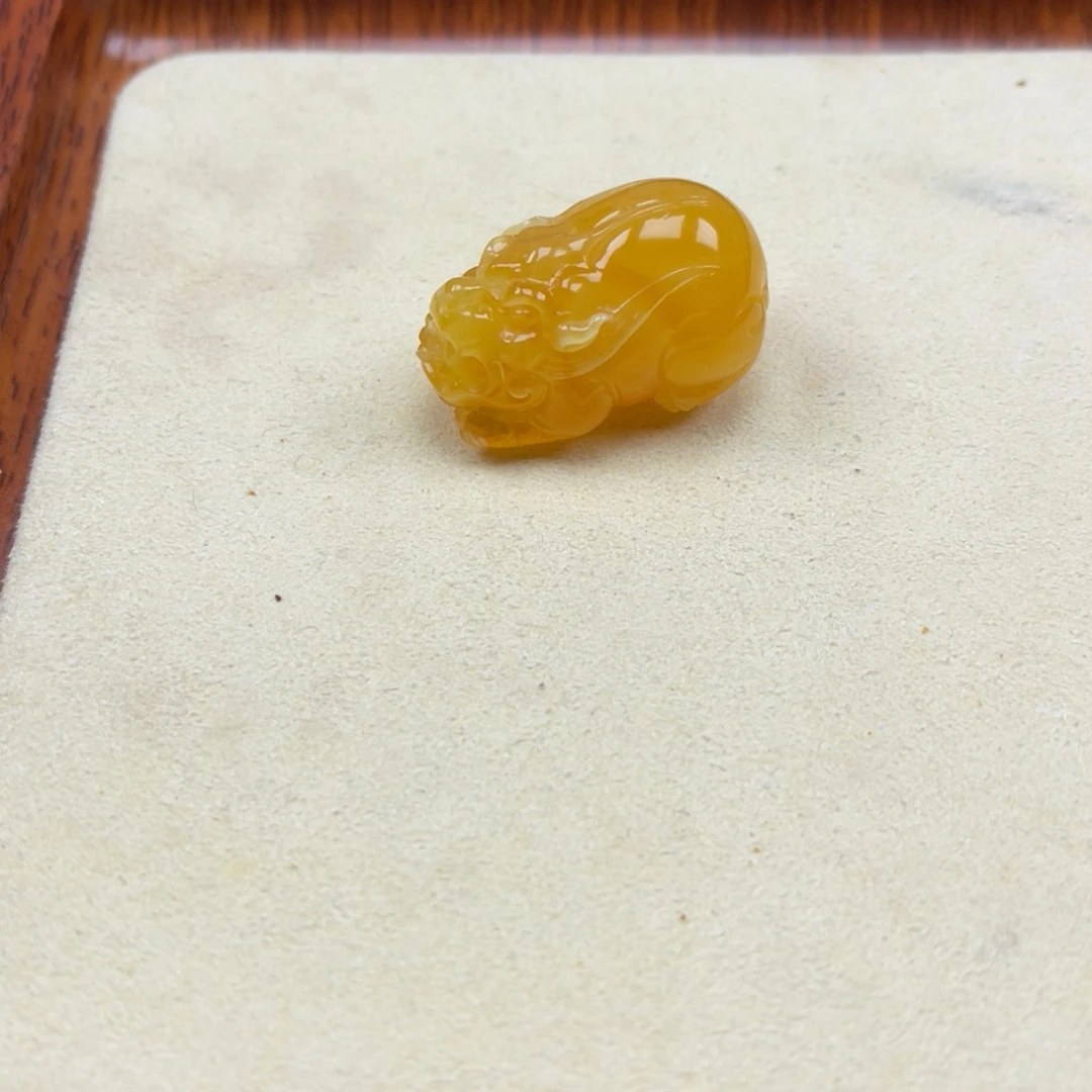 蜜蜡未镶嵌裸石貔貅