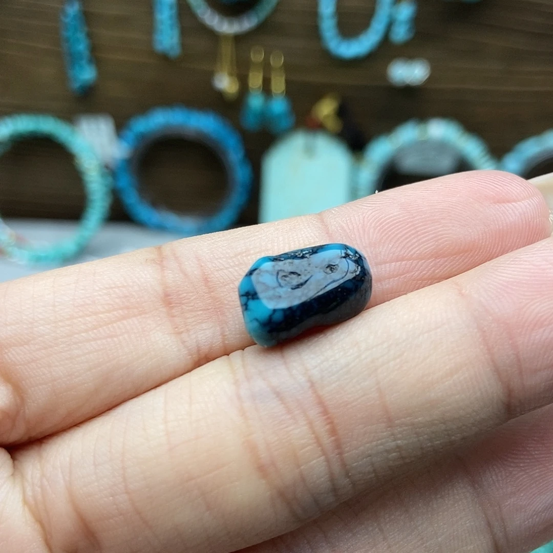 绿松石未镶嵌玉化乌兰花