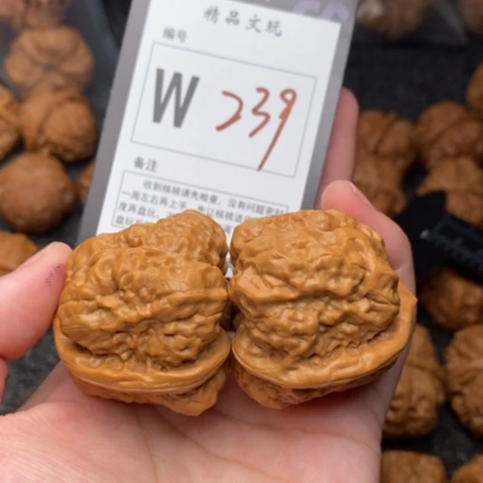 吊坠桃核我是第一百42