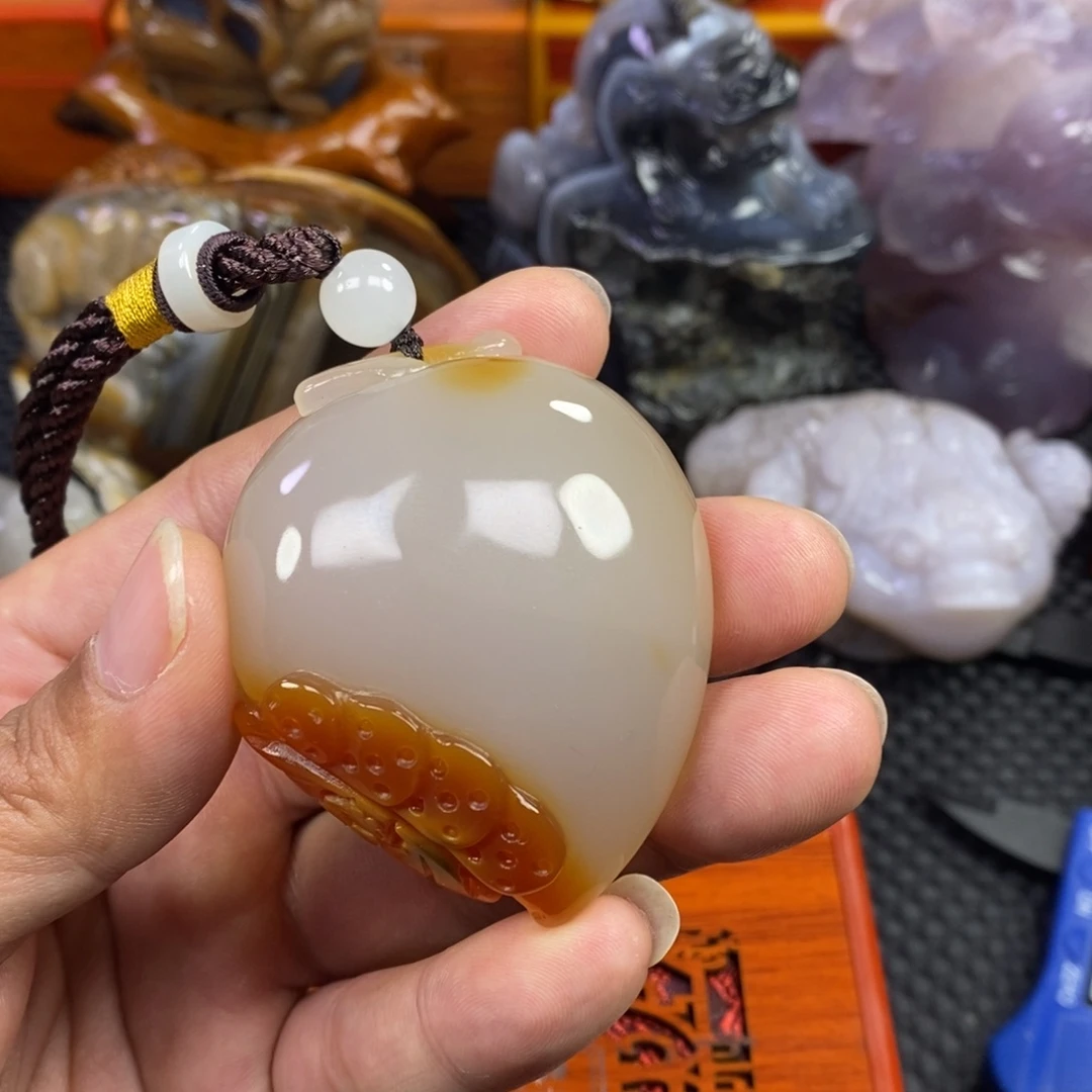 玛瑙/玉髓手把件未镶嵌元*花