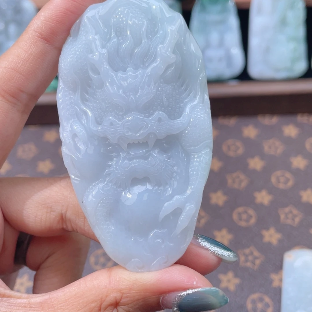 颈饰未镶嵌翡翠龙牌