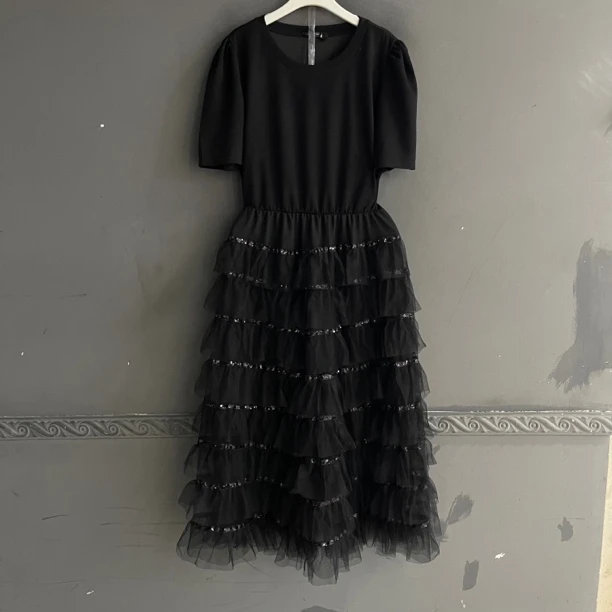 夏季新款大码纯色圆领遮肉显瘦气质蛋糕裙穿出女神范