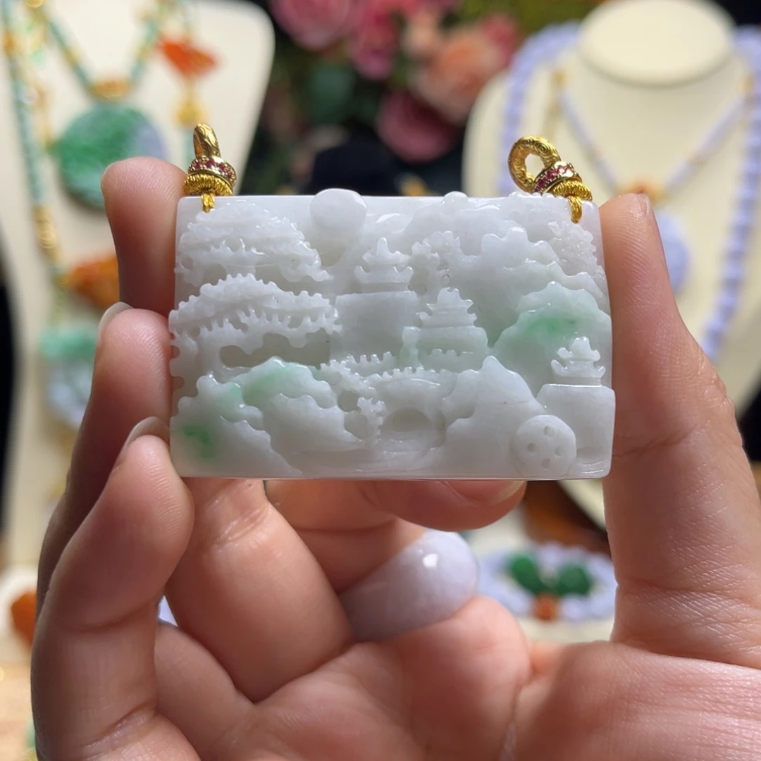 翡翠颈饰未镶嵌山水