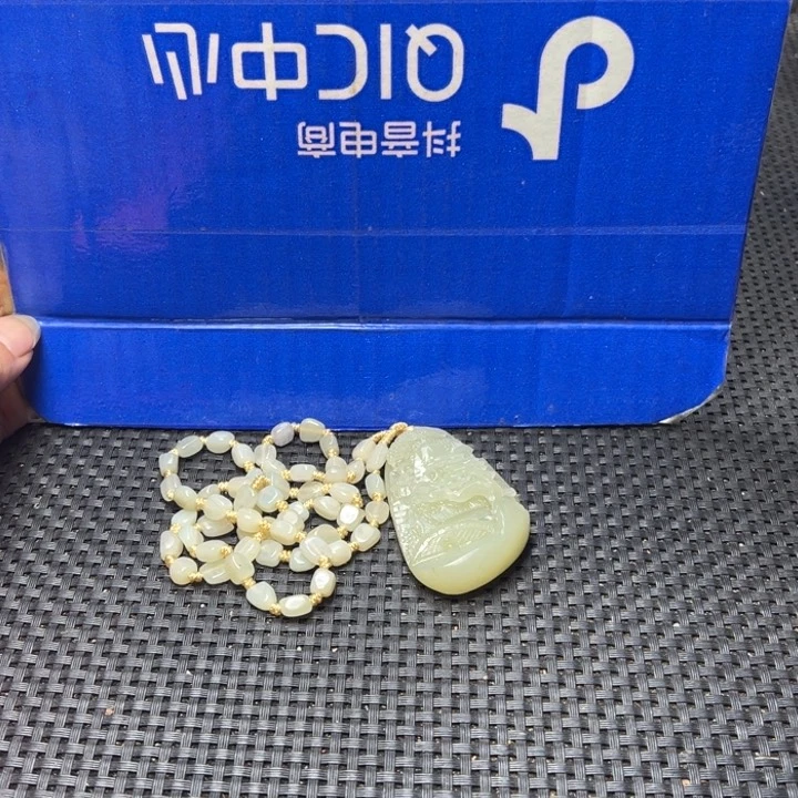 北***飞和田玉未镶嵌挂件