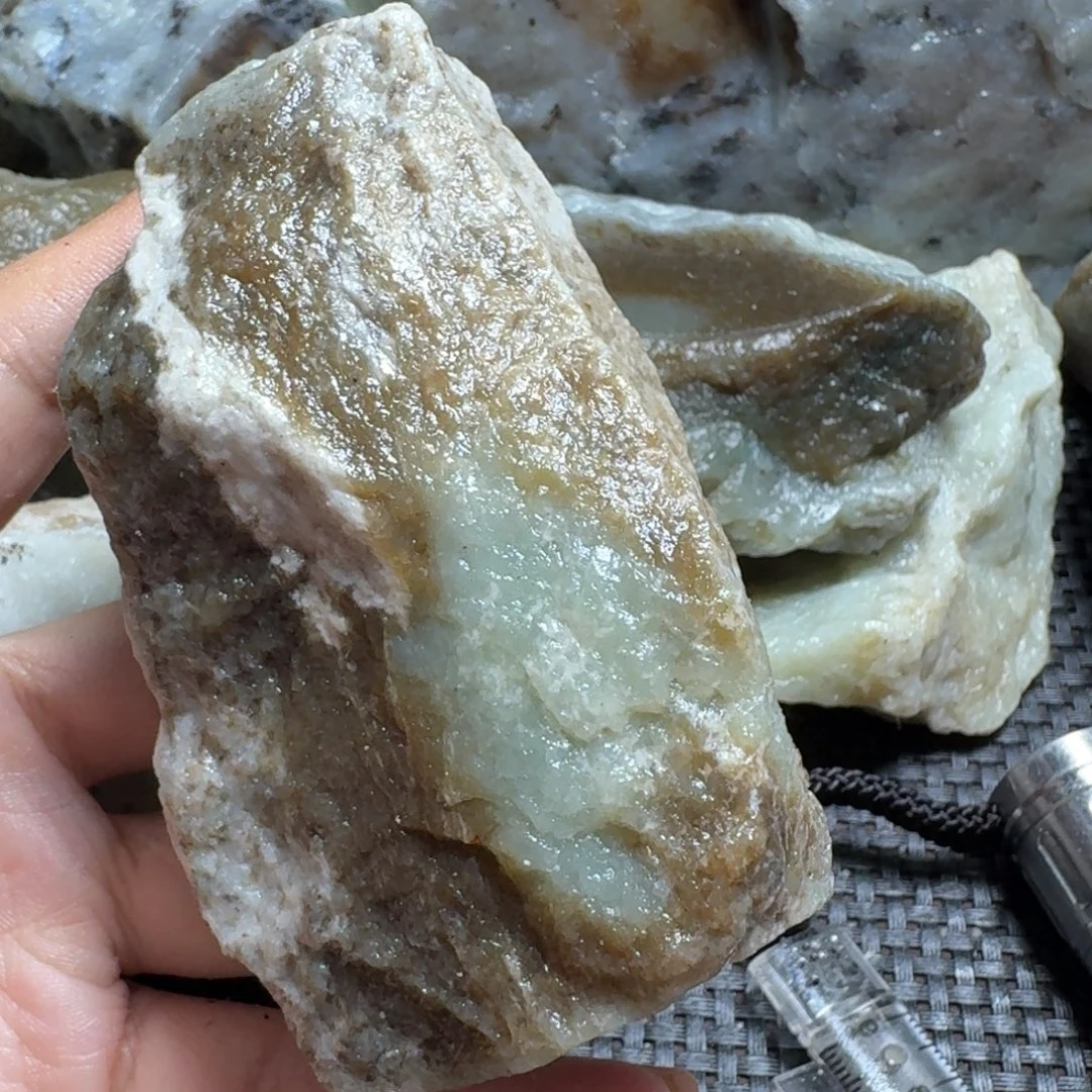 和田玉（糖玉）未镶嵌颈饰