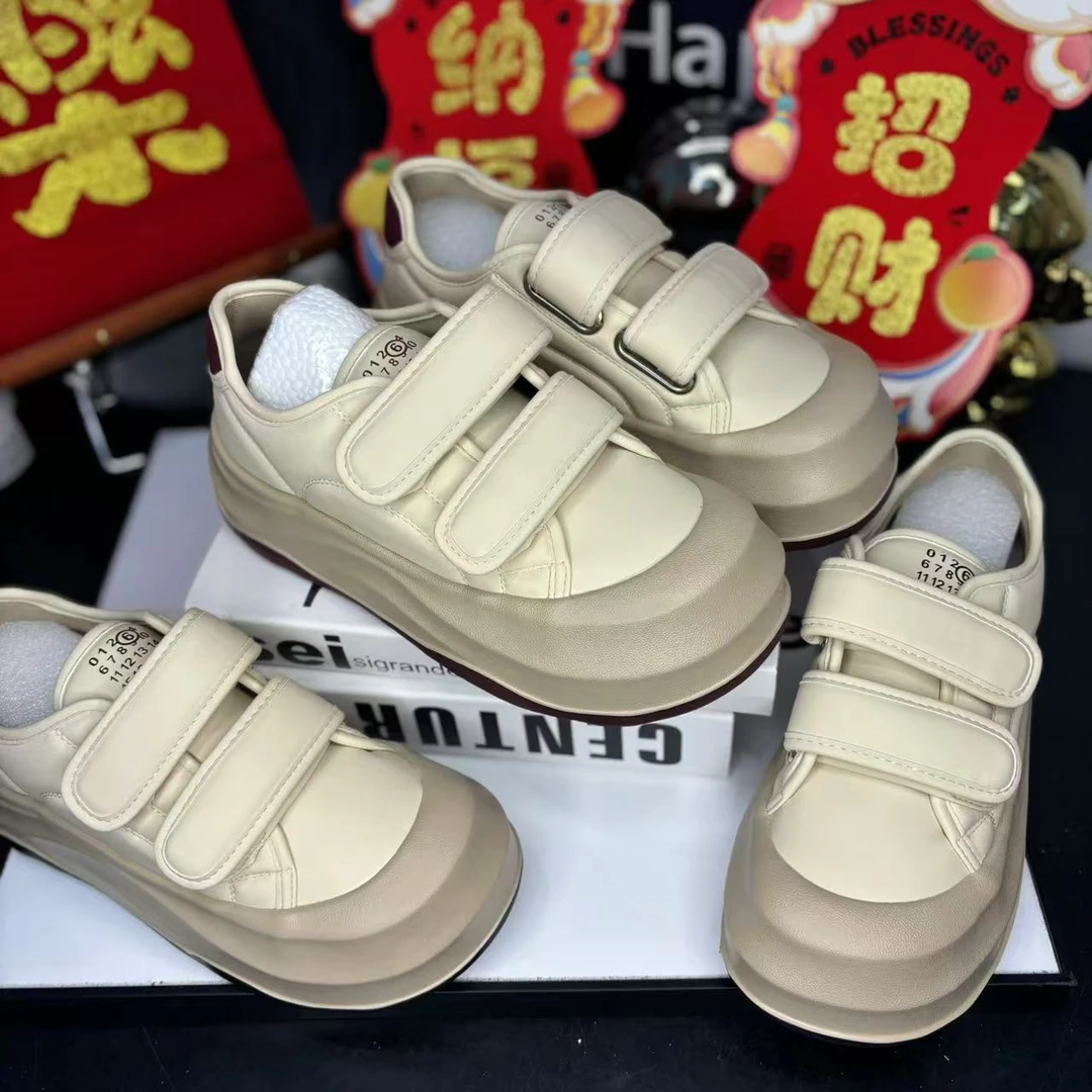 【飘飘】实体轻奢“菠萝包”新款软底超轻厚底增高百搭休闲鞋-7393-1