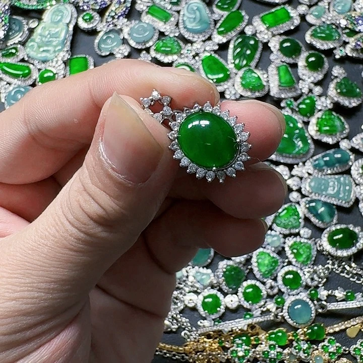 翡翠颈饰未镶嵌天然A货翡翠放漏