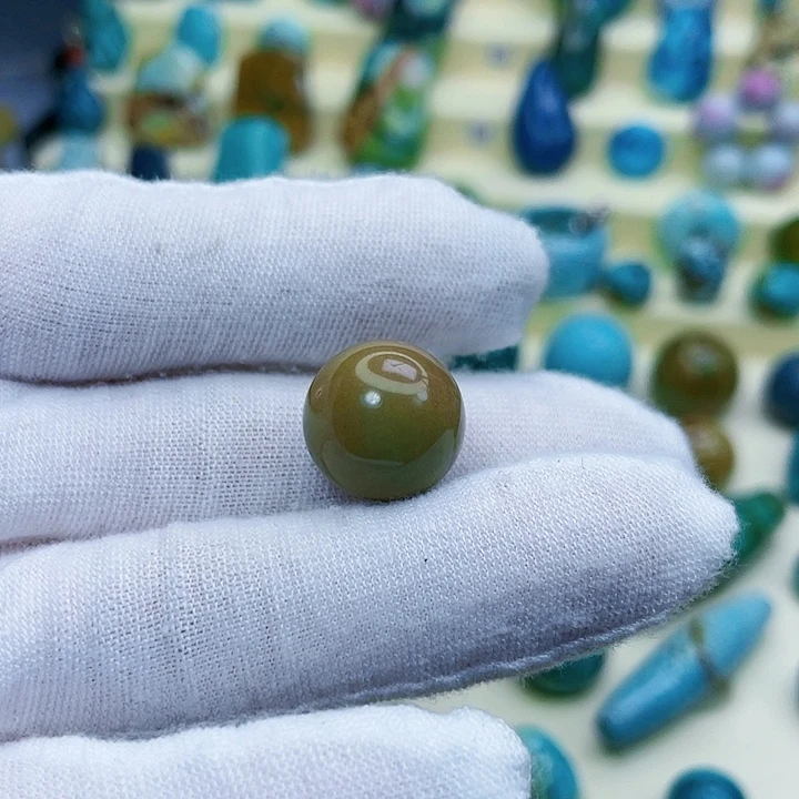 绿松石颈饰未镶嵌