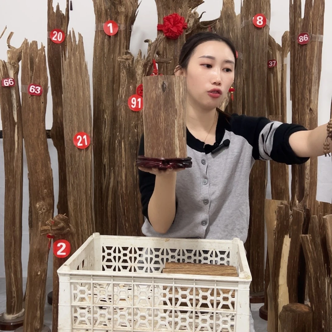 沉香碎屑沉香原材料