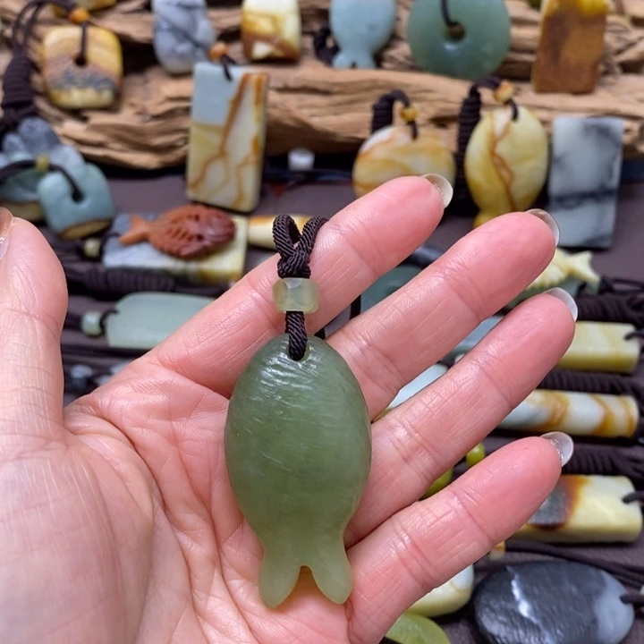 用***9蛇纹石玉未镶嵌颈饰