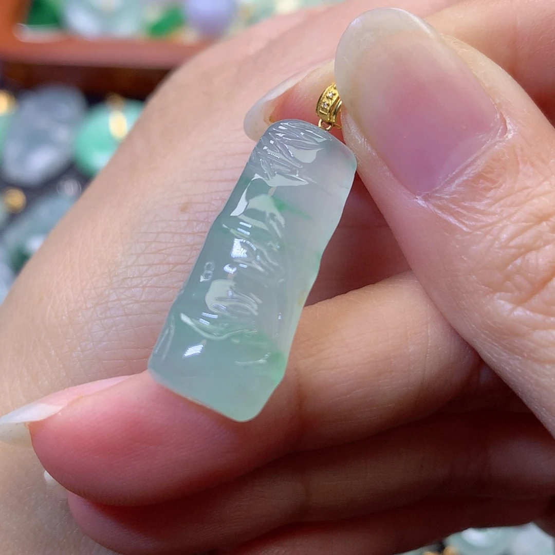 【闪购商品】吊坠(赠链)18K金镶嵌翡翠