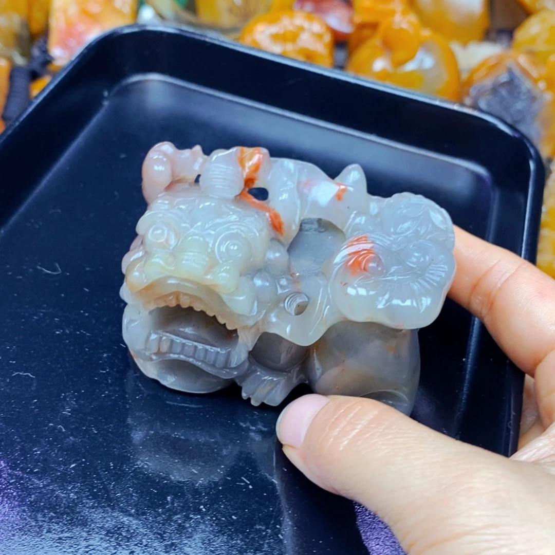 未镶嵌石英质玉（黄龙玉）颈饰