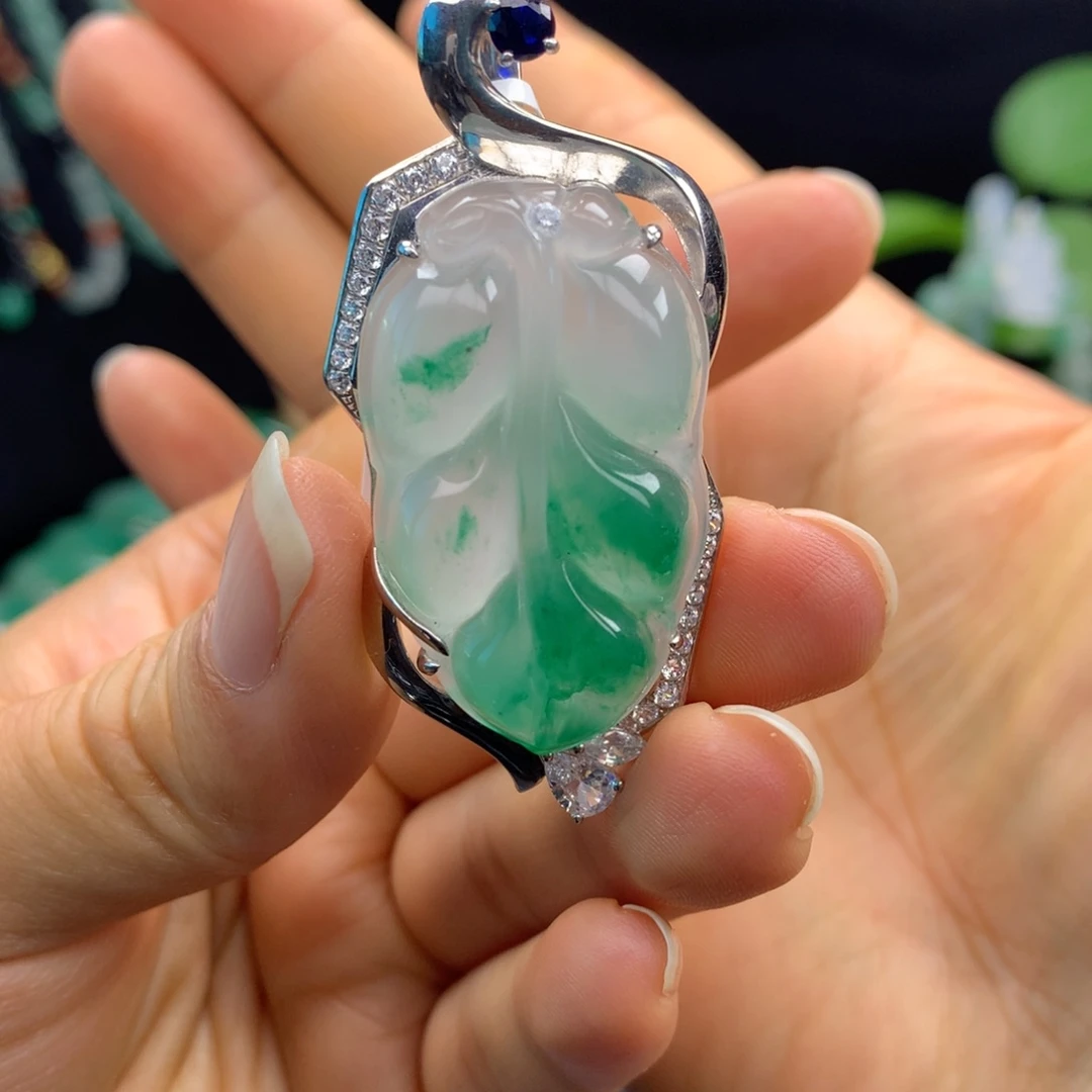 石英质玉未镶嵌颈饰