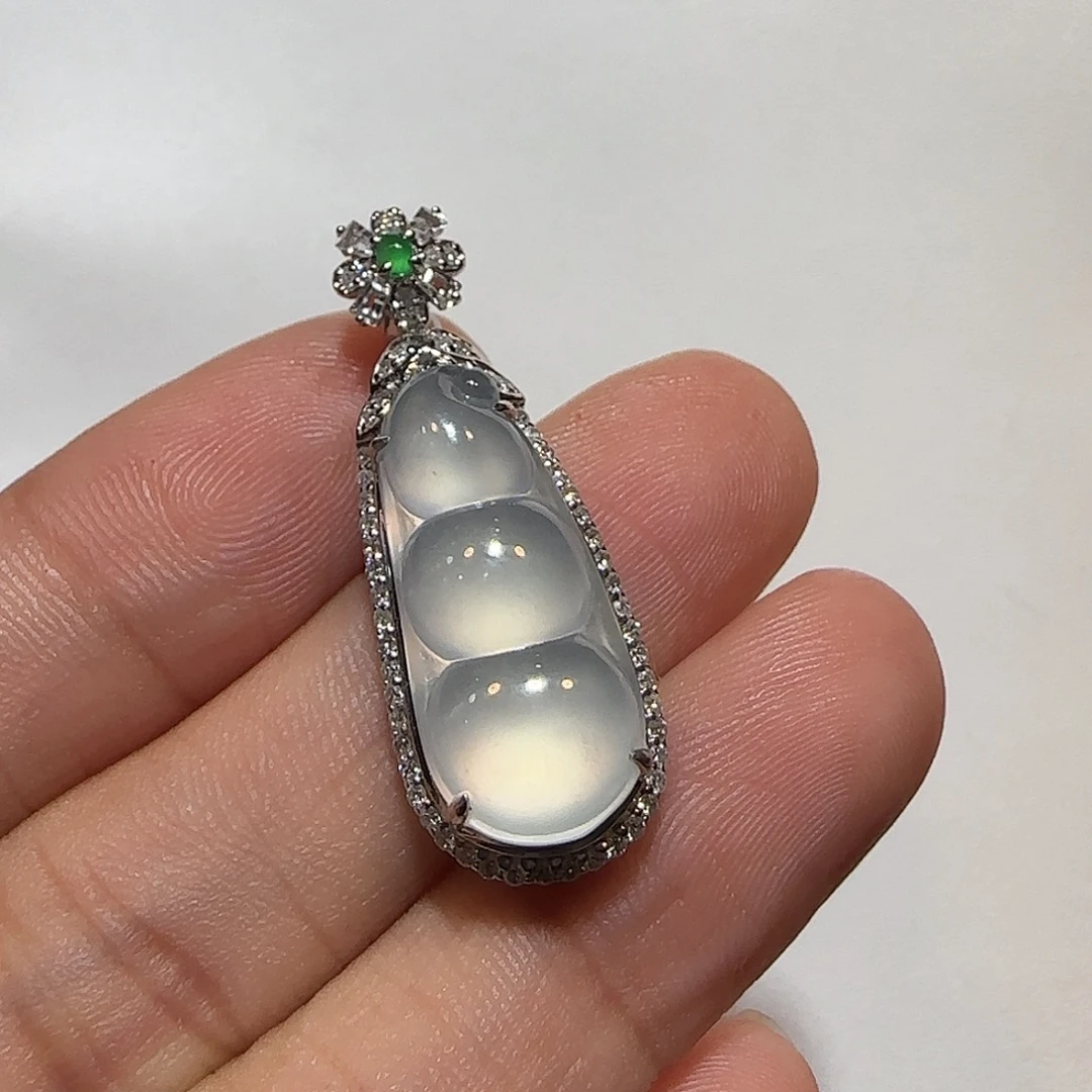 翡翠18K金镶嵌吊坠(不含链)福豆