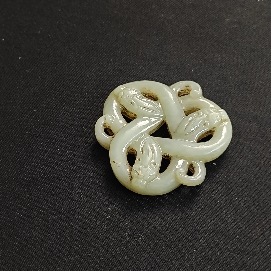 RC0913清代和田青白玉龙形佩