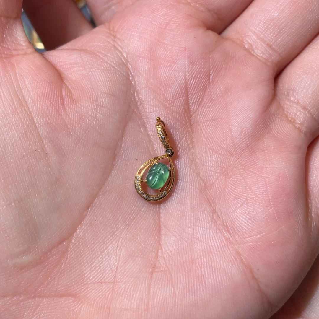 【闪购商品】颈饰18K金镶嵌翡翠