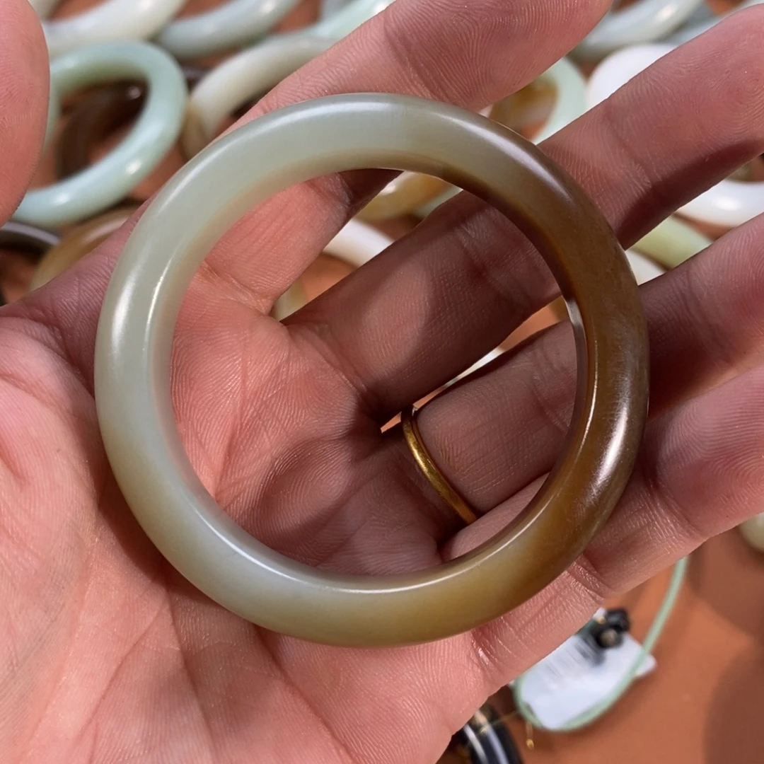 和田玉（糖玉）未镶嵌手镯