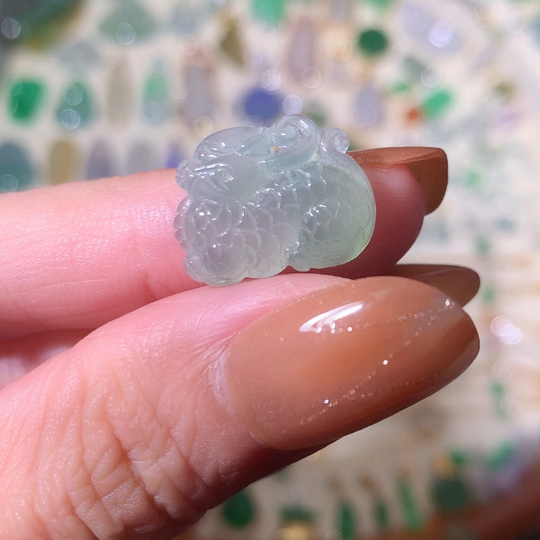 翡翠未镶嵌颈饰晴水麒麟吊坠