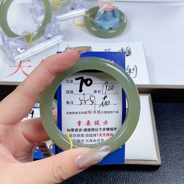 和田玉手镯未镶嵌
