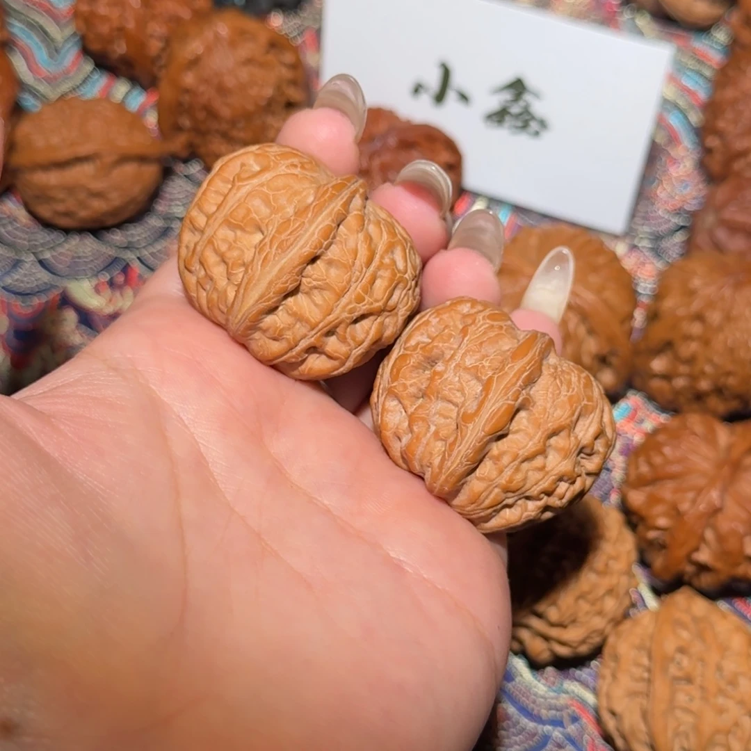 鲨****把件文玩核桃1768号38平谷元宝文玩核桃