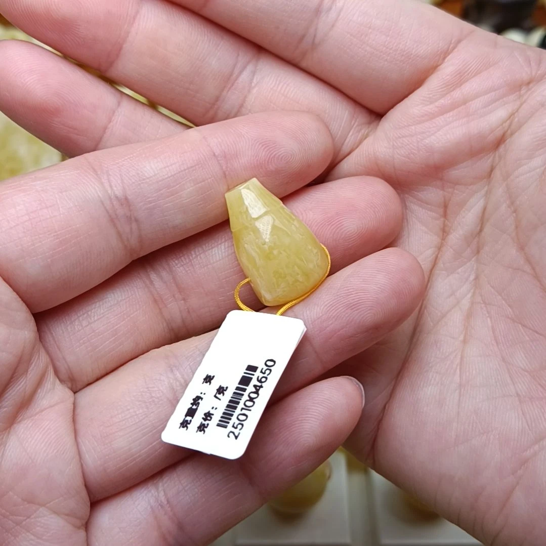 蜜蜡裸石未镶嵌杨***、12三通