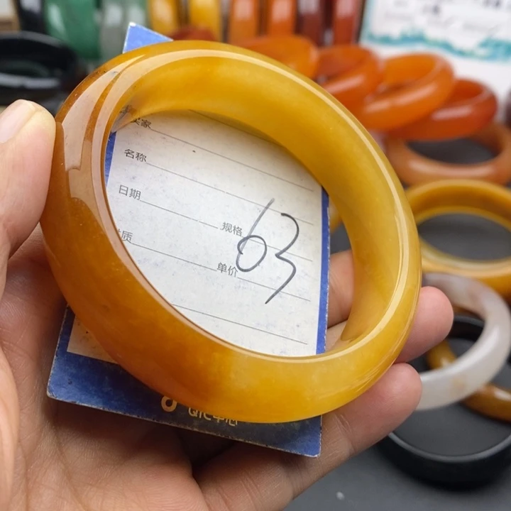 未镶嵌手镯石英质玉