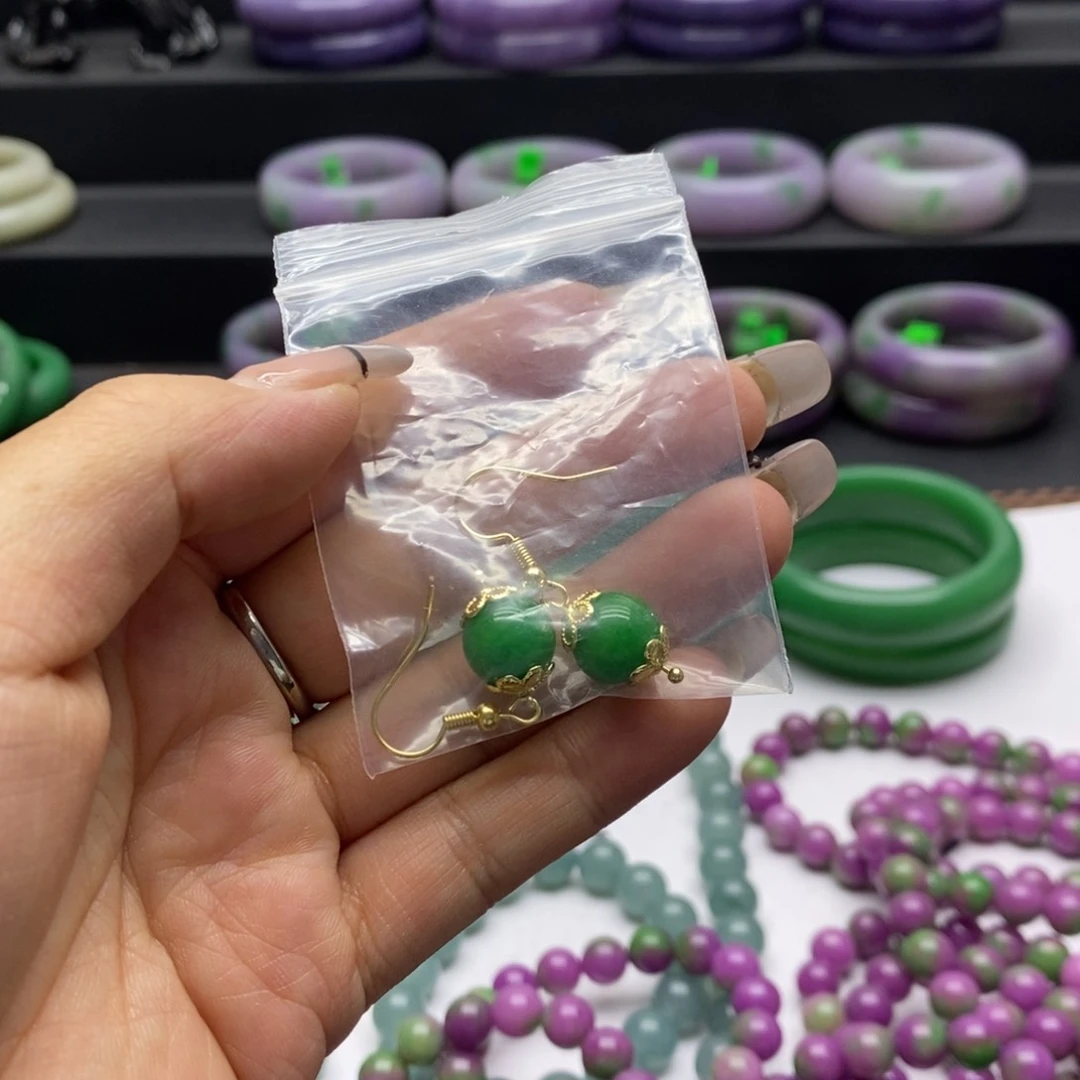 未镶嵌石英质玉珠宝奇石