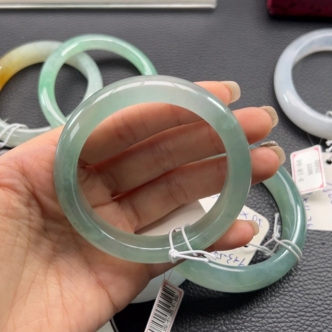 未镶嵌手镯翡翠?***k