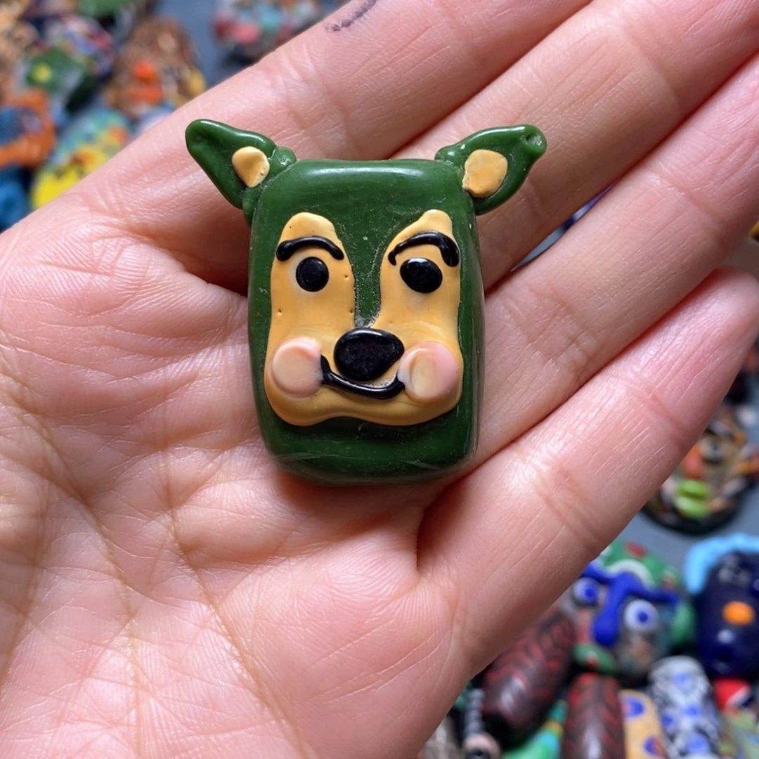 琉璃颈饰印度尼西亚小狗