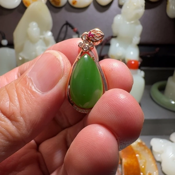 和田玉颈饰钛钢和田玉碧玉