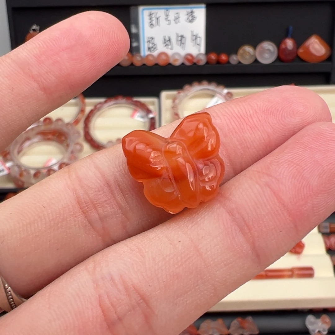 南红玛瑙未镶嵌川料蝴蝶