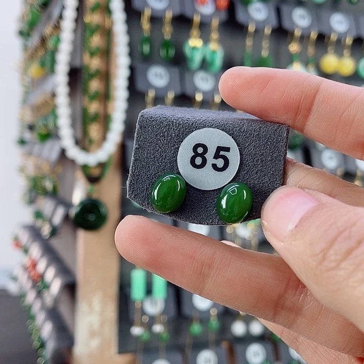 18K金镶嵌和田玉耳饰