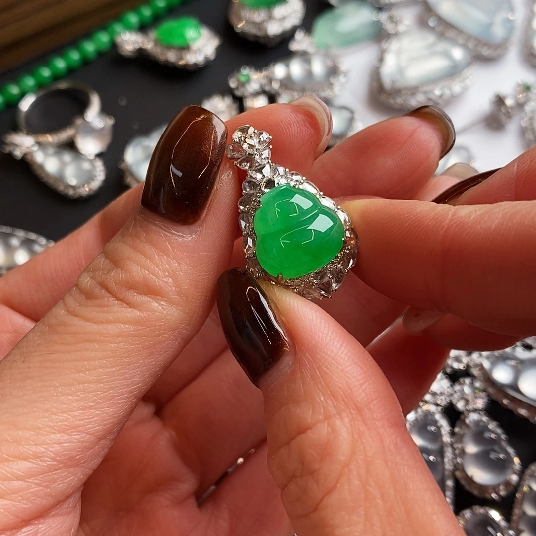 翡翠18K金镶嵌吊坠(赠链)天然缅甸翡翠吊坠葫芦