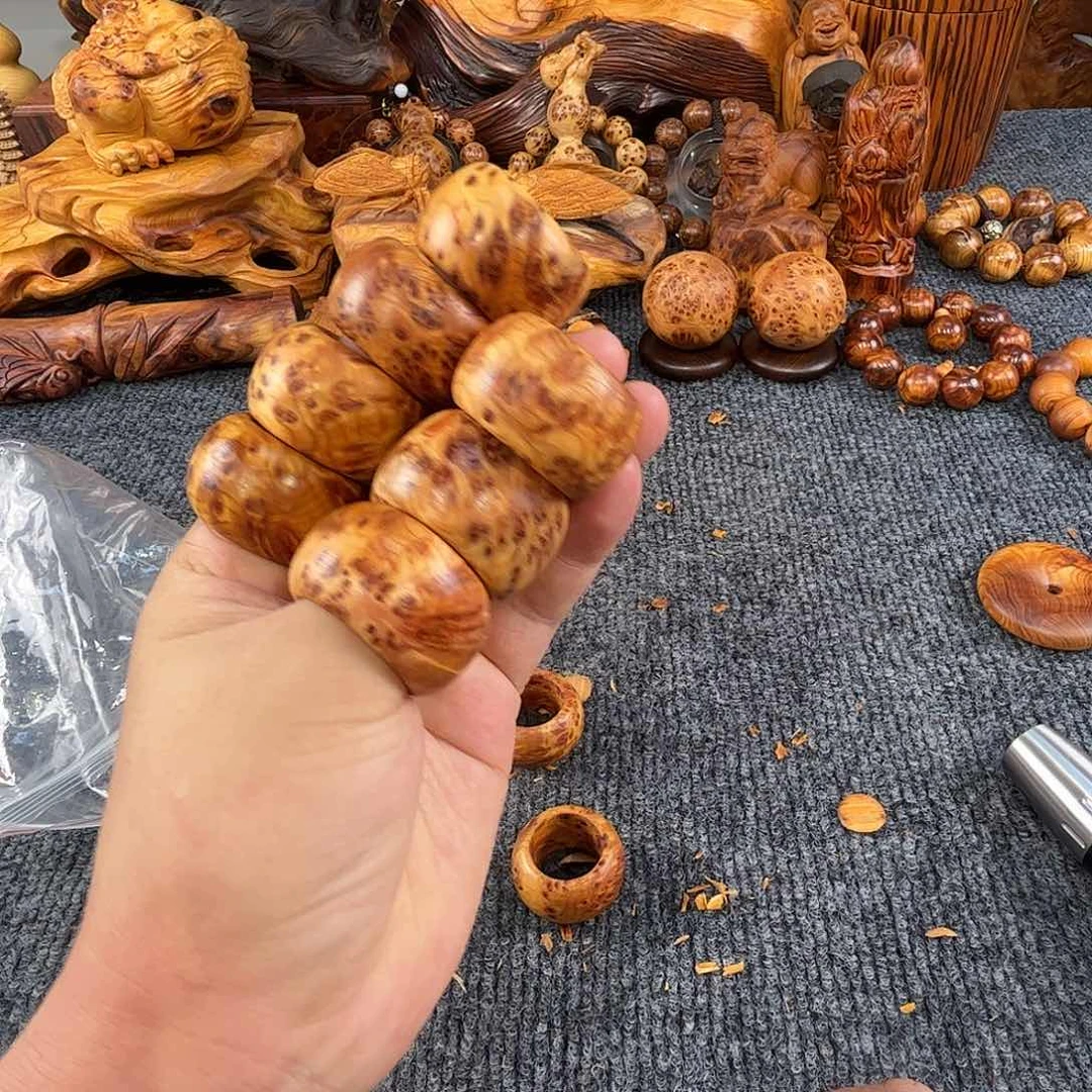 崖柏崖窝黑金骨料榴花扳指，到手一个
