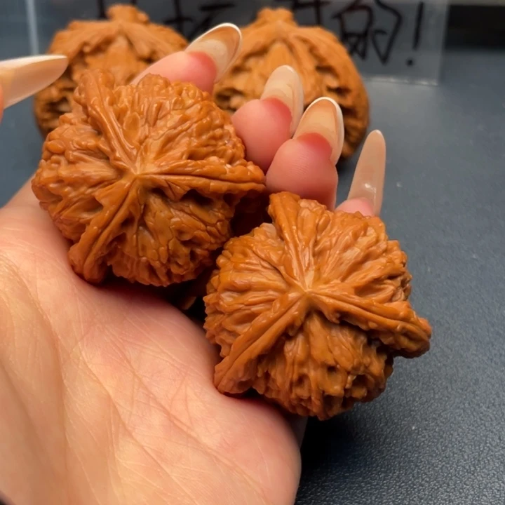 朝***哥吊坠文玩核桃白狮子