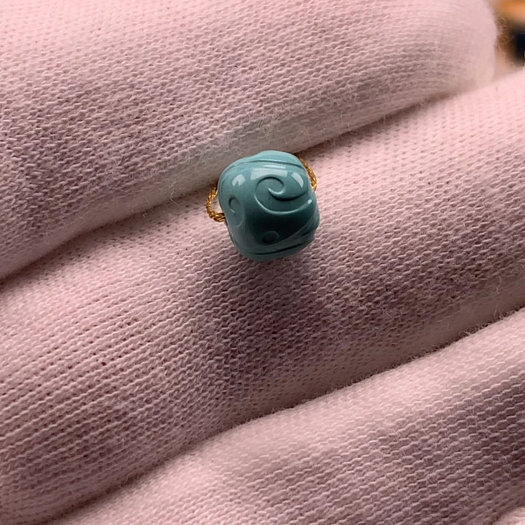 绿松石未镶嵌颈饰