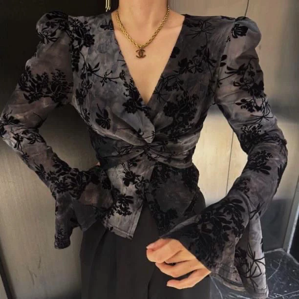 法式复古V领扭结设计长袖提花衬衫女秋季新款修身显瘦上衣