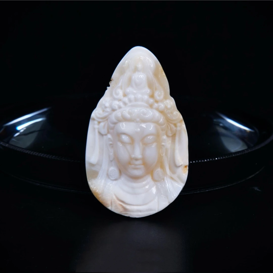 特惠-漆瓷白满蜡精工手作观音雕刻件  天然琥珀蜜蜡精品文玩配饰