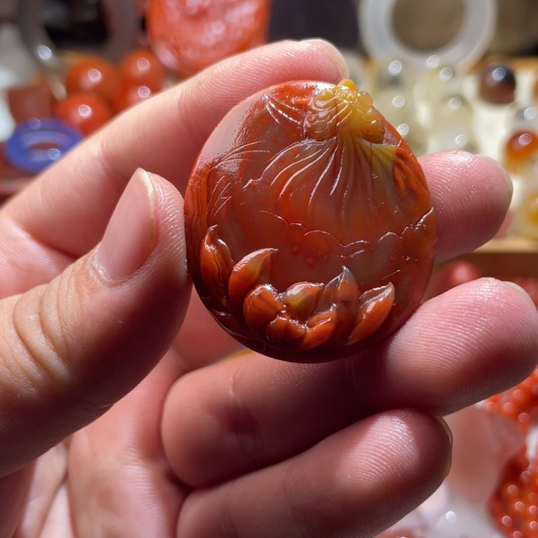 娜***征南红玛瑙未镶嵌颈饰